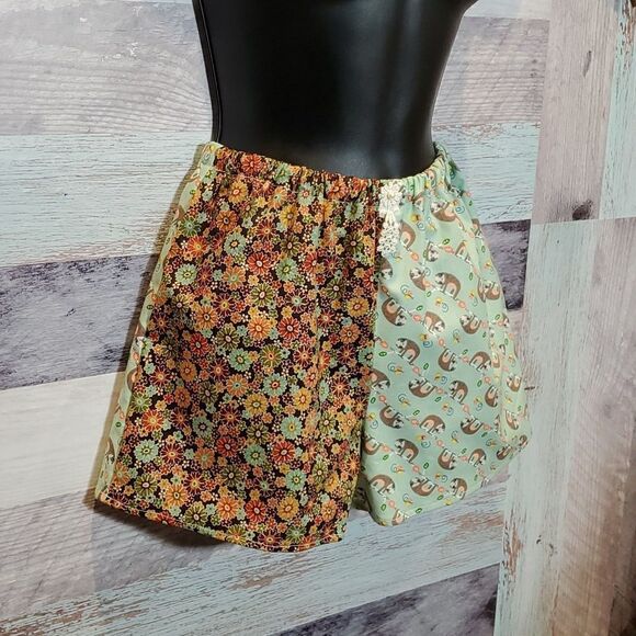 Handmade Sloths & Flowers 70s Style Retro High Waist Shorts Sz Small - Picture 7 of 7